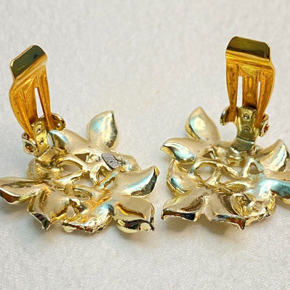 Judy Lee Stud Earrings Frosted Gold Tone Three Leaf Design Clip Ons - Picture 7 of 9